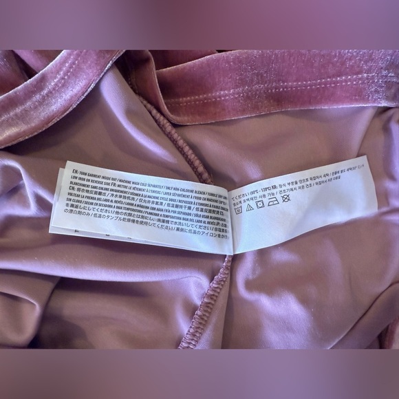 Abercrombie and Fitch Velvet short sleeve top wine color size M comfy top - Picture 3 of 16